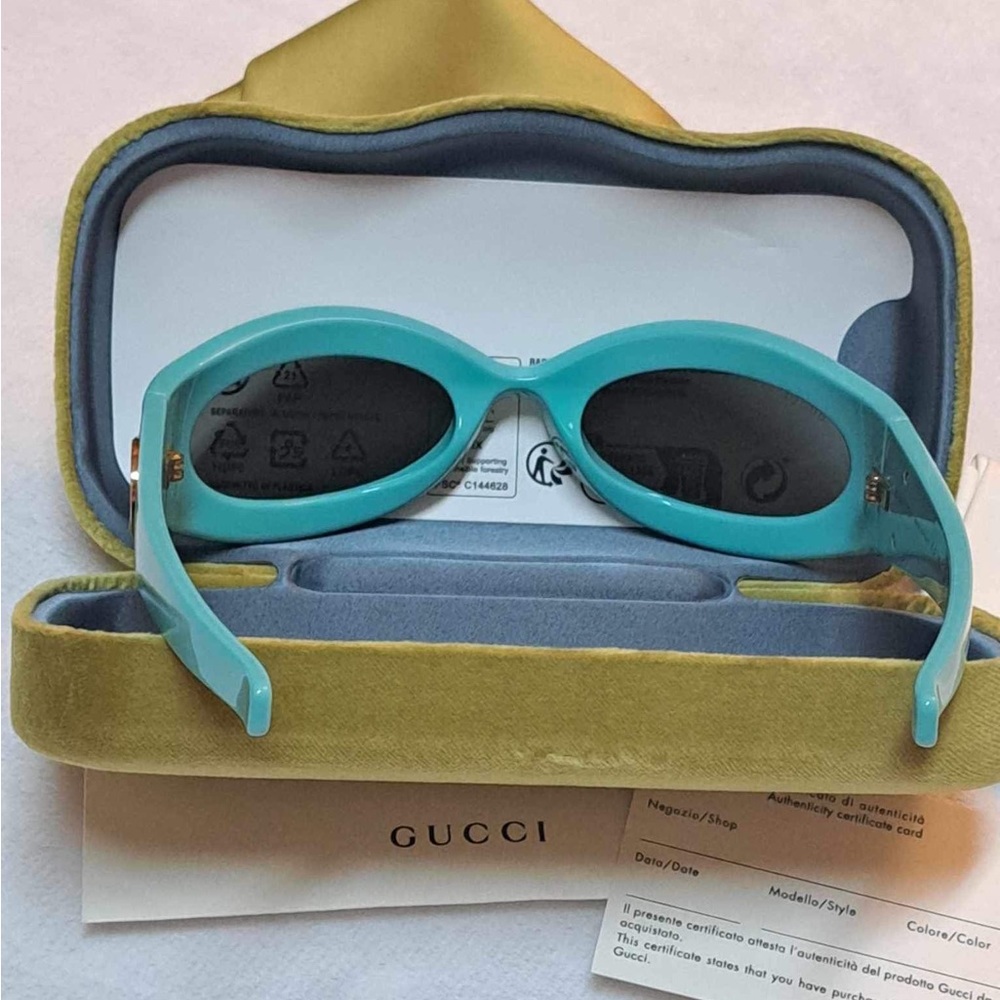 GUCCI -
Tiffany Blue Oval Sunglasses - Picture 7 of 12